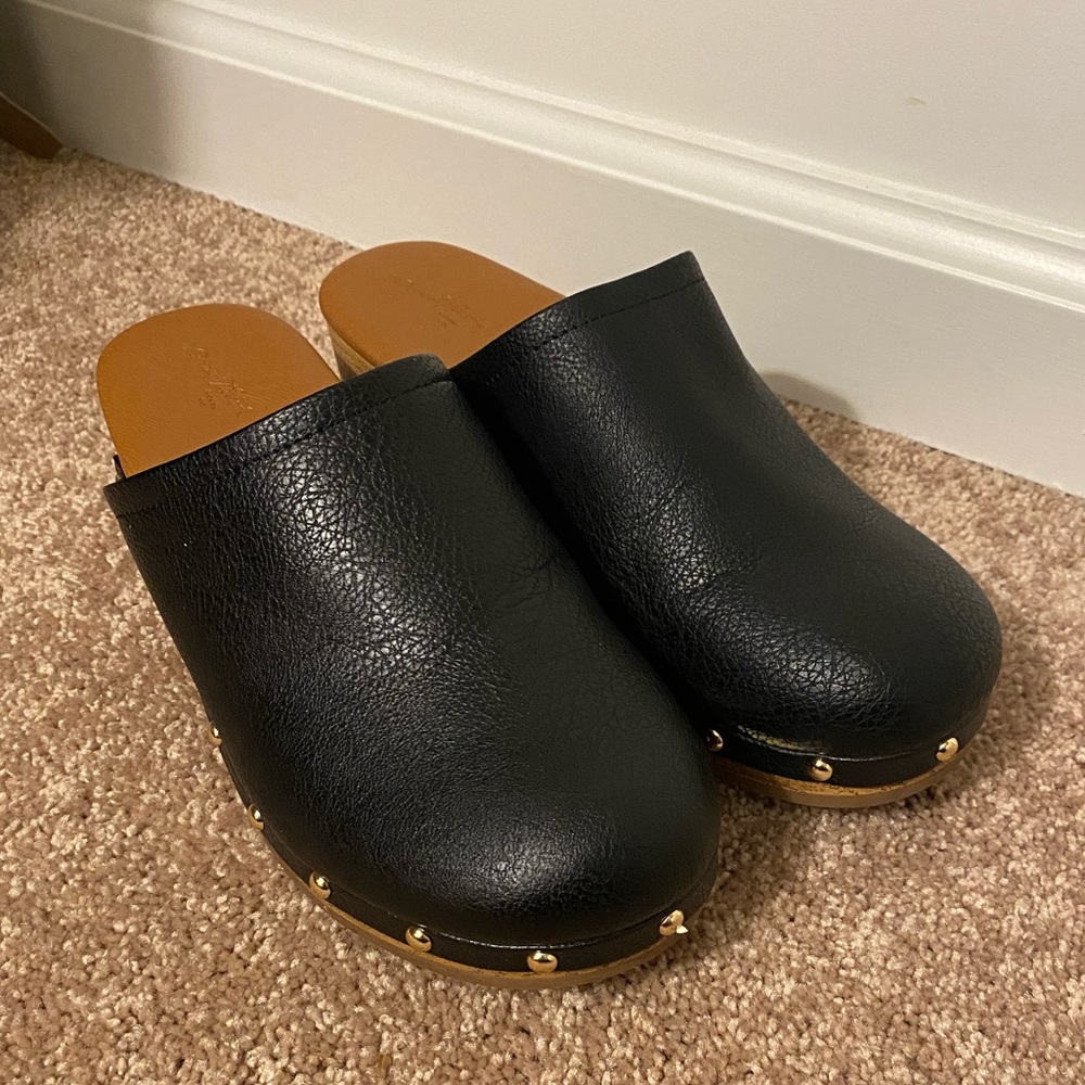 Black Clogs - Universal Thread size 9